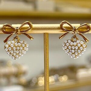 Pearl Love Pendant with Bow Knot Earrings
 18K Gold Plated  Stainless Steel